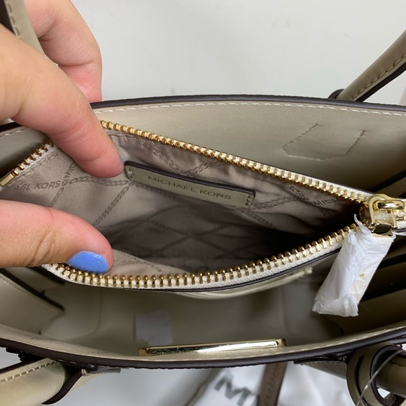 SOLD❌Michael Kors Medium Mercer Tote - Picture 7 of 8